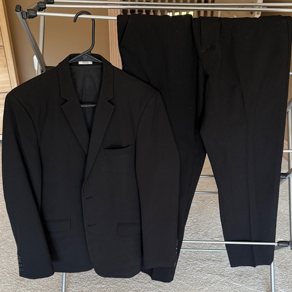 Calvin Klein Elegant Black Boys size 20 Suit